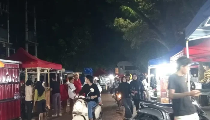 Suasana Romantis di Kawasan Kuliner Cut Nyak Dien Pekanbaru pada Malam Minggu