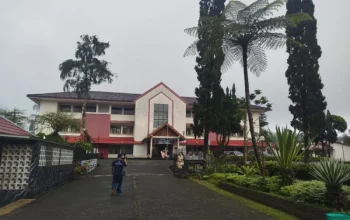 Dieng Kledung, Diselimuti Kabut, Lereng Sindoro yang, Pass Hotel, Warisan Hangat dari