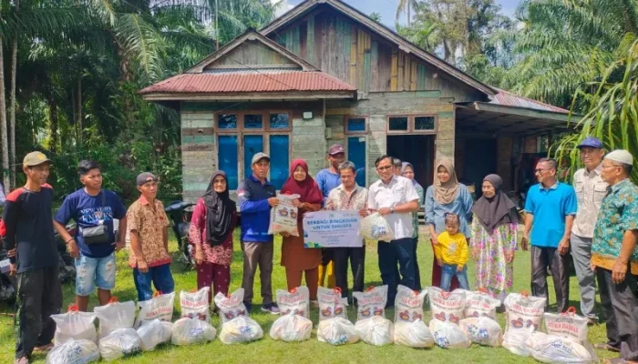 Terang yang Menyapa Desa: PLN Bengkalis dan FW-RPG Bawa Harapan bagi Warga Kembung Luar