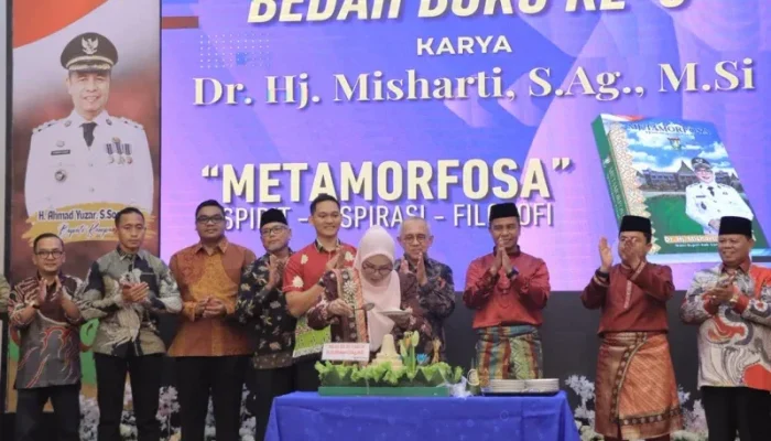 Peluncuran Buku Metamorfosa Warnai Malam Literasi Kampar