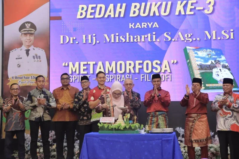 Peluncuran Buku Metamorfosa Warnai Malam Literasi Kampar
