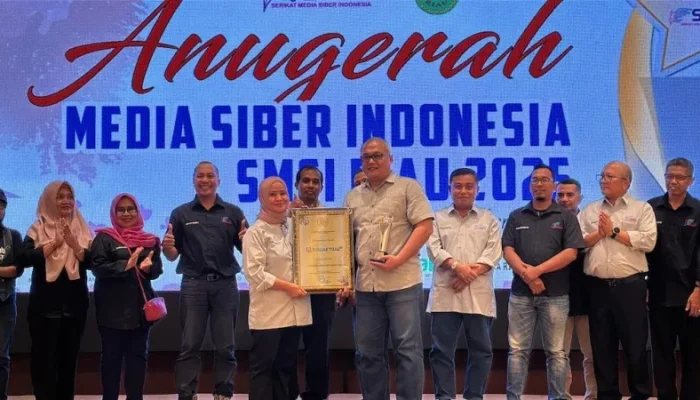 Riau Aktual  Dinobatkan Sebagai Media Terbaik 2025 di Ajang SMSI Riau