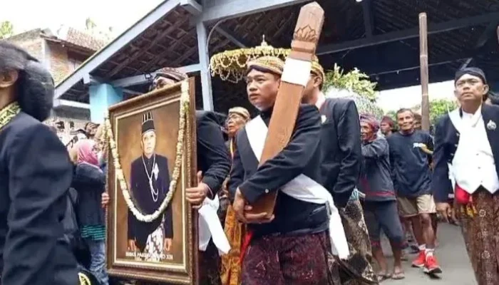 Peristirahatan Terakhir Sang Raja Pakubuwono XIII, Tradisi Jawa Mengalun di Imogiri