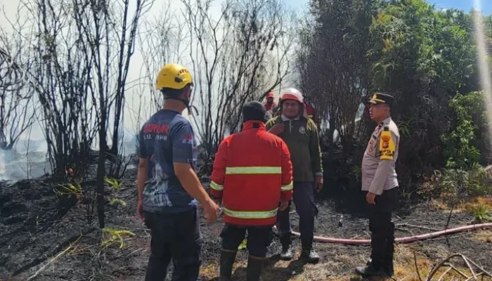 Api Landa Dua Titik di Kampar, Respons Cepat Polres Kampar Berhasil Jinakkan Karhutla