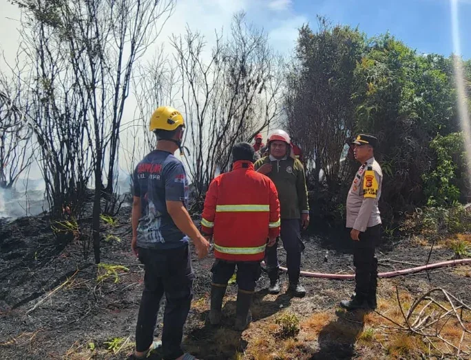 Api Landa Dua Titik di Kampar, Respons Cepat Polres Kampar Berhasil Jinakkan Karhutla