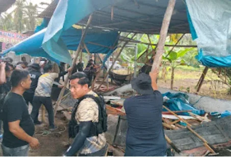 Polres Kampar Bongkar Arena Sabung Ayam Berkedok Lomba Nasional, Belasan Barang Bukti Disita