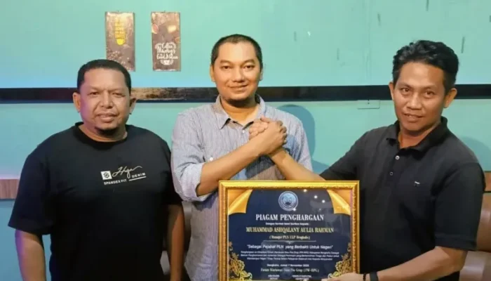Ketulusan di Balik Cahaya: FW-RPG Bengkalis Beri Penghargaan untuk M. Ashqalany Aulia Rahman