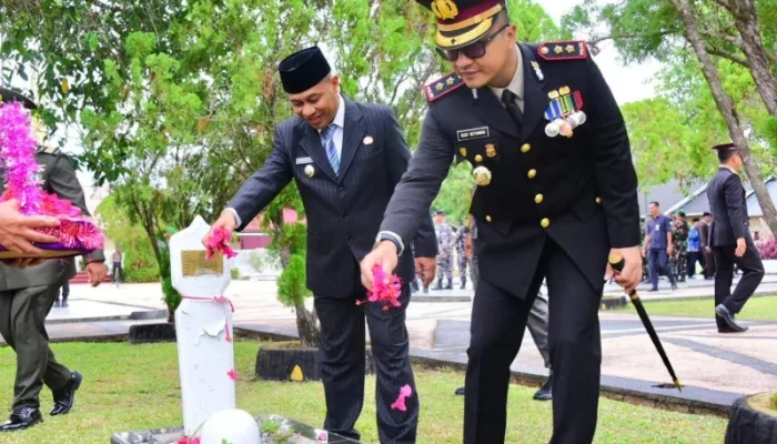 Wabup Pimpin Ziarah Hari Pahlawan: Langit Bengkalis Jadi Saksi Doa untuk Para Pejuang Bangsa