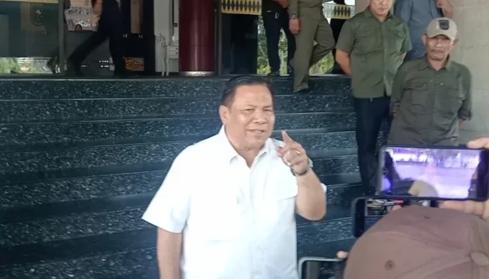 Kantor Gubernur Riau Digeledah KPK, Mobil Dinas SF Harianto Turut Diperiksa