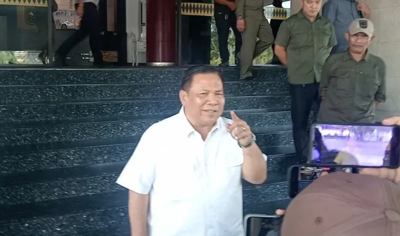 Kantor Gubernur Riau Digeledah KPK, Mobil Dinas SF Harianto Turut Diperiksa