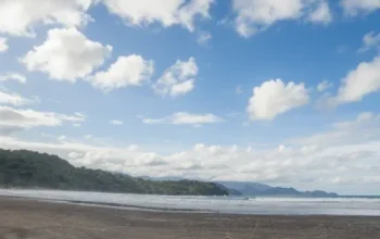 Pantai Air Manis, Pesona Legenda Malin Kundang di Ujung Kota Padang