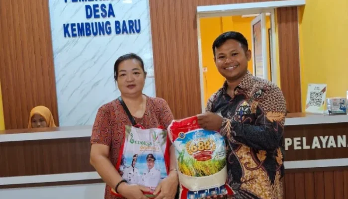 Sentuhan Kepedulian: Pemdes Kembung Baru Salurkan Sembako untuk Warga