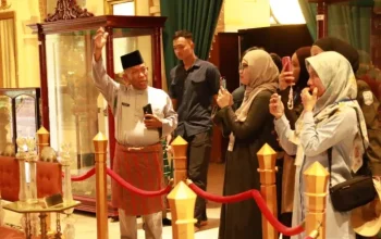 Susur Sejarah Siak 2025: Jelajah Warisan Kesultanan Hingga Makan Beghanyut di Sungai Siak