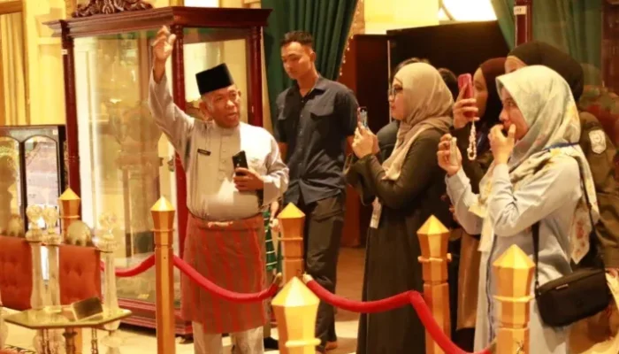 Susur Sejarah Siak 2025: Jelajah Warisan Kesultanan Hingga Makan Beghanyut di Sungai Siak