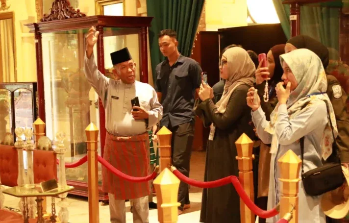 Susur Sejarah Siak 2025: Jelajah Warisan Kesultanan Hingga Makan Beghanyut di Sungai Siak