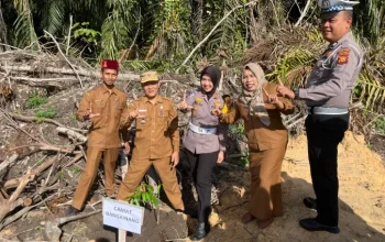 Gerakan Hijau di SMKN Kesehatan Pariwisata Bangkinang Bersama Satlantas Kampa