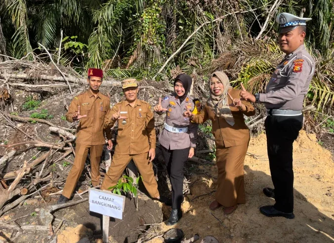 Gerakan Hijau di SMKN Kesehatan Pariwisata Bangkinang Bersama Satlantas Kampa