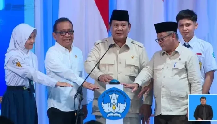 Prabowo Luncurkan Program Digitalisasi Pembelajaran, 173 Ribu Panel Digital Sudah Masuk Sekolah