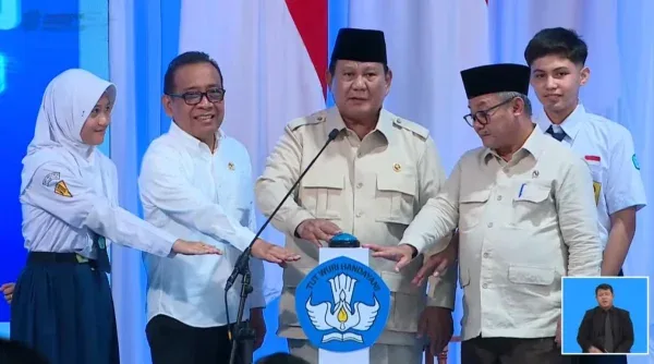 Prabowo Luncurkan Program Digitalisasi Pembelajaran, 173 Ribu Panel Digital Sudah Masuk Sekolah