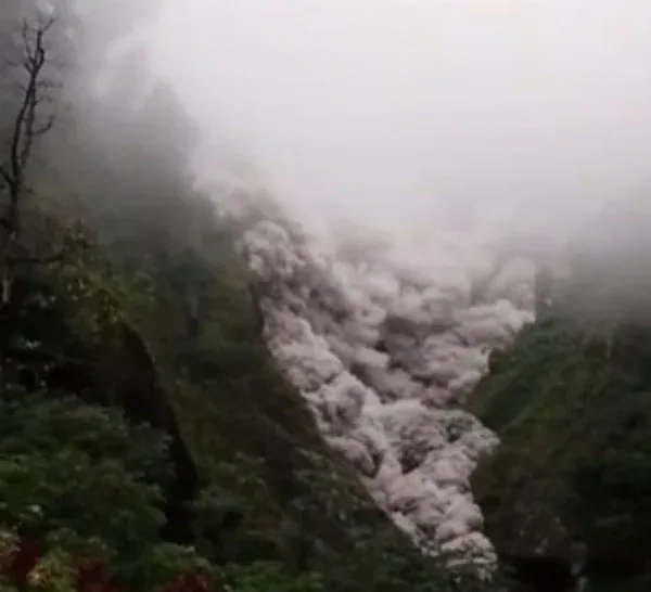 Aktivitas Gunung Semeru Meningkat, Status Dinaikkan dari Siaga ke Level IV Awas