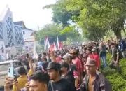 Ribuan Warga Kepung Kejati Riau, Tolak Penertiban Kebun Sawit yang Dianggap Rampas Lahan