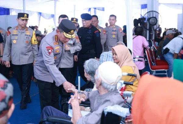 Kapolri Hadir di Tengah Warga Yogyakarta: 500 Orang Dilayani, Bantuan Sosial Digulirkan