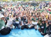 Di Balik Jalan Santai HUT PGRI, Bupati Afni Sampaikan Sinyal Soal Pendidikan, UMKM, dan Tata Kelola Daerah