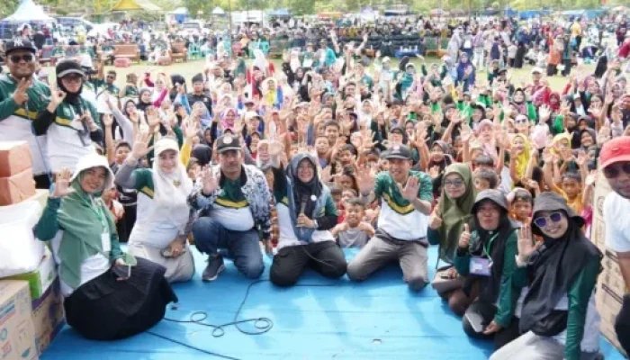 Di Balik Jalan Santai HUT PGRI, Bupati Afni Sampaikan Sinyal Soal Pendidikan, UMKM, dan Tata Kelola Daerah