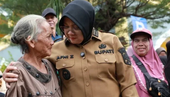 Pemkab Siak Bersama TNI AL, Bupati Afni Apresiasi Bakti Sosial dan Pasar Murah