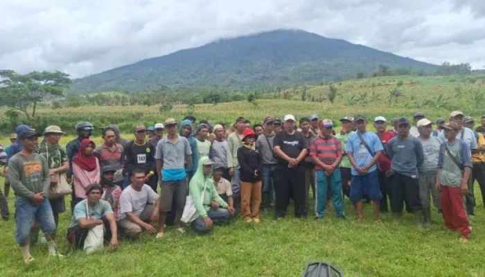 Masyarakat Adat Buay Nyata Pasang Patok Batas di Lahan Eks HGU untuk Cegah Konflik