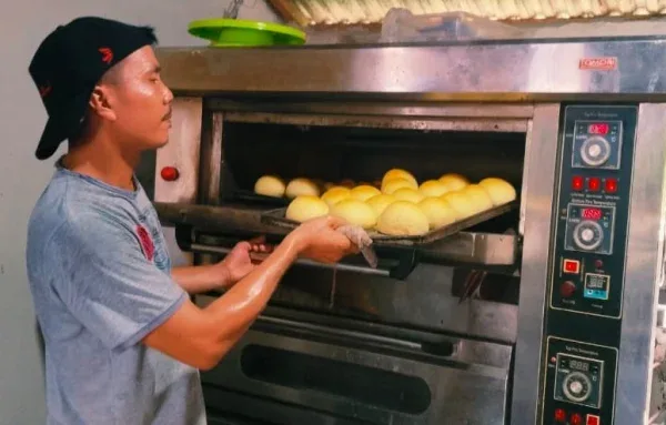 Bangkit Lewat Roti Manis: Kisah Oktanius Lalowo dan Program UMi BRI