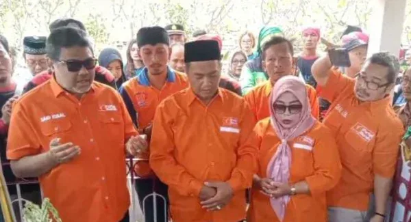 Partai Buruh Ziarah ke Makam Marsinah, Tegaskan Komitmen Perjuangan Pekerja