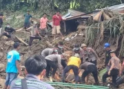 Ibu dan Anak Korban Banjir Bandang Agam Ditemukan Tim Brimob Polda Riau