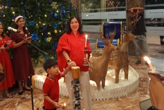 Aryaduta Pekanbaru Rayakan Tree Lighting Ceremony, Simbol Harapan di Akhir Tahun