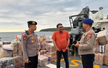Kapal Polri Wisanggeni 8005 Angkut Logistik untuk Lima Polres di Aceh