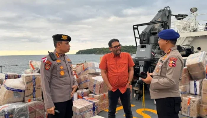 Kapal Polri Wisanggeni 8005 Angkut Logistik untuk Lima Polres di Aceh