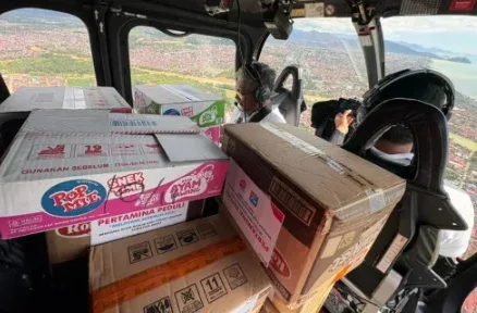 22,7 Ton Bantuan Udara Dikirim ke Sumbar, Kemlu Tambah 16 Ton untuk Tiga Provinsi