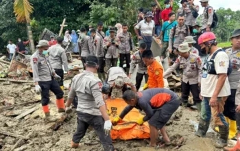 Jasad Warga Hilang di Palembayan Ditemukan Brimob Riau, Keluarga Histeris Sambut Evakuasi