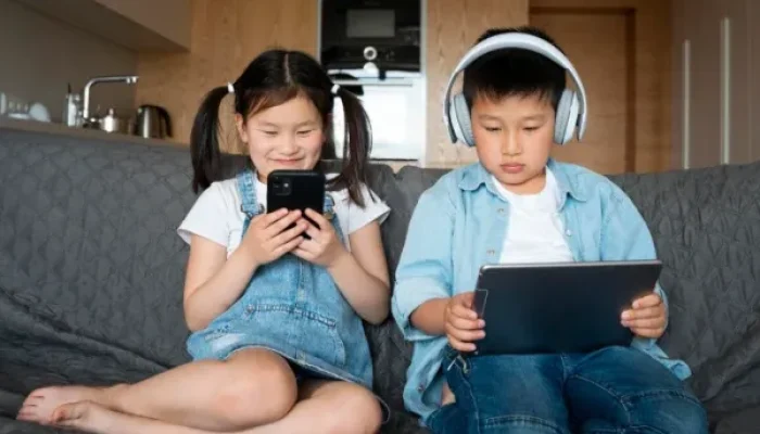 Penggunaan Smartphone di Bawah Usia 12 Tahun Tingkatkan Risiko Gangguan Kesehatan Anak