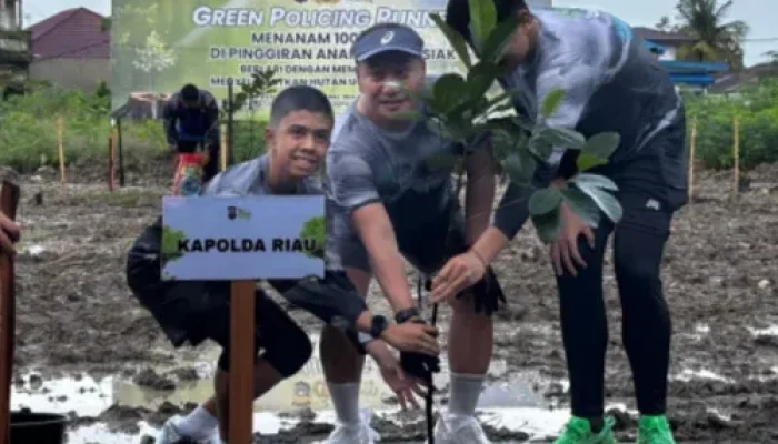Kapolda Riau Resmikan Green Policing Runners, Tanam 100 Pohon di Bantaran Sungai Siak