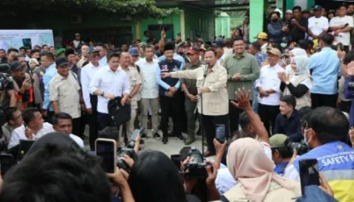 Presiden Prabowo Tinjau Pengungsi Banjir Langkat, Pastikan Kebutuhan Warga Terpenuhi
