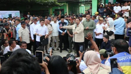 Presiden Prabowo Tinjau Pengungsi Banjir Langkat, Pastikan Kebutuhan Warga Terpenuhi