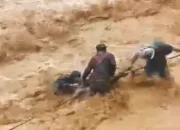 Hujan Deras Guyur Padang, Banjir Batu Busuk Rendam Rumah Warga