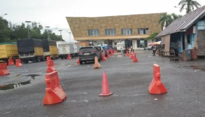 Fasilitas Pelabuhan RoRo Tanjung Buton Dikeluhkan, WC Terkunci dan Sampah Berserakan
