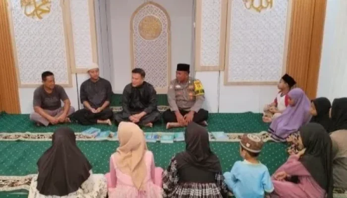 Polsek Tapung Gelar Magrib Mengaji, Polisi Antar Jemput Anak Belajar Alquran
