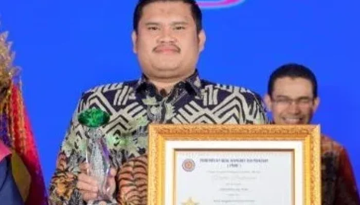 Ketika Empati dan Kebijakan Berjalan Seiring: Kasmarni Raih Anugerah Baiduri ke-14