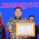Ketika Empati dan Kebijakan Berjalan Seiring: Kasmarni Raih Anugerah Baiduri ke-14