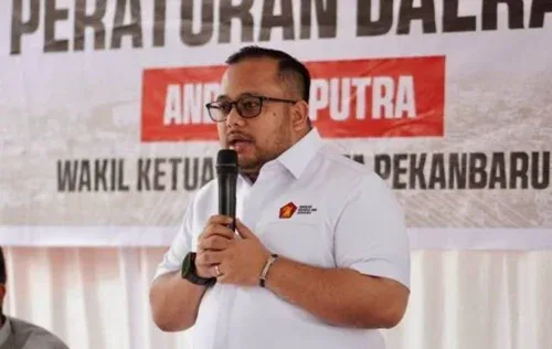 Wakil Ketua DPRD Pekanbaru, Andry Saputra, saat sosialisasi Perda tentang Kawasan Tanpa Rokok (KTR), kepada masyarakat, Rabu (26/11/2025). (R45/KZ).