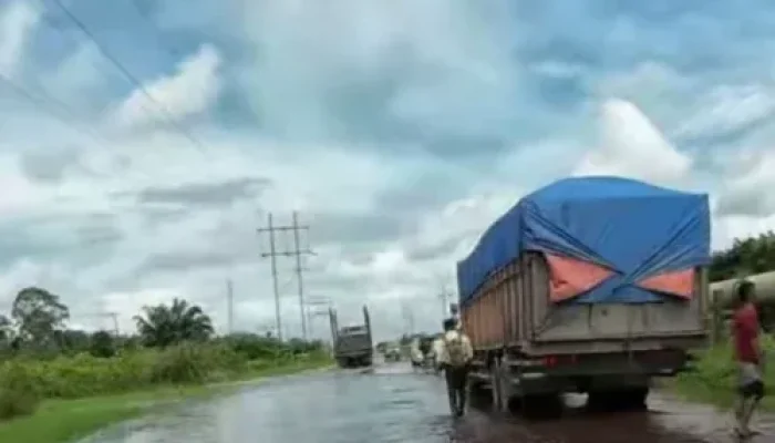 Simpang Obor Siak Terendam Banjir, Jalan Nasional Lumpuh dan Warga Terpaksa Mengungsi