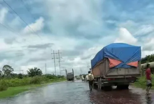 Simpang Obor Siak Terendam Banjir, Jalan Nasional Lumpuh dan Warga Terpaksa Mengungsi